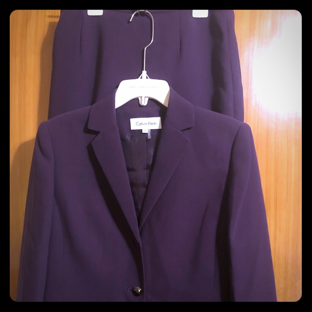 Calvin Klein women’s skirt suit size 6 in purple
